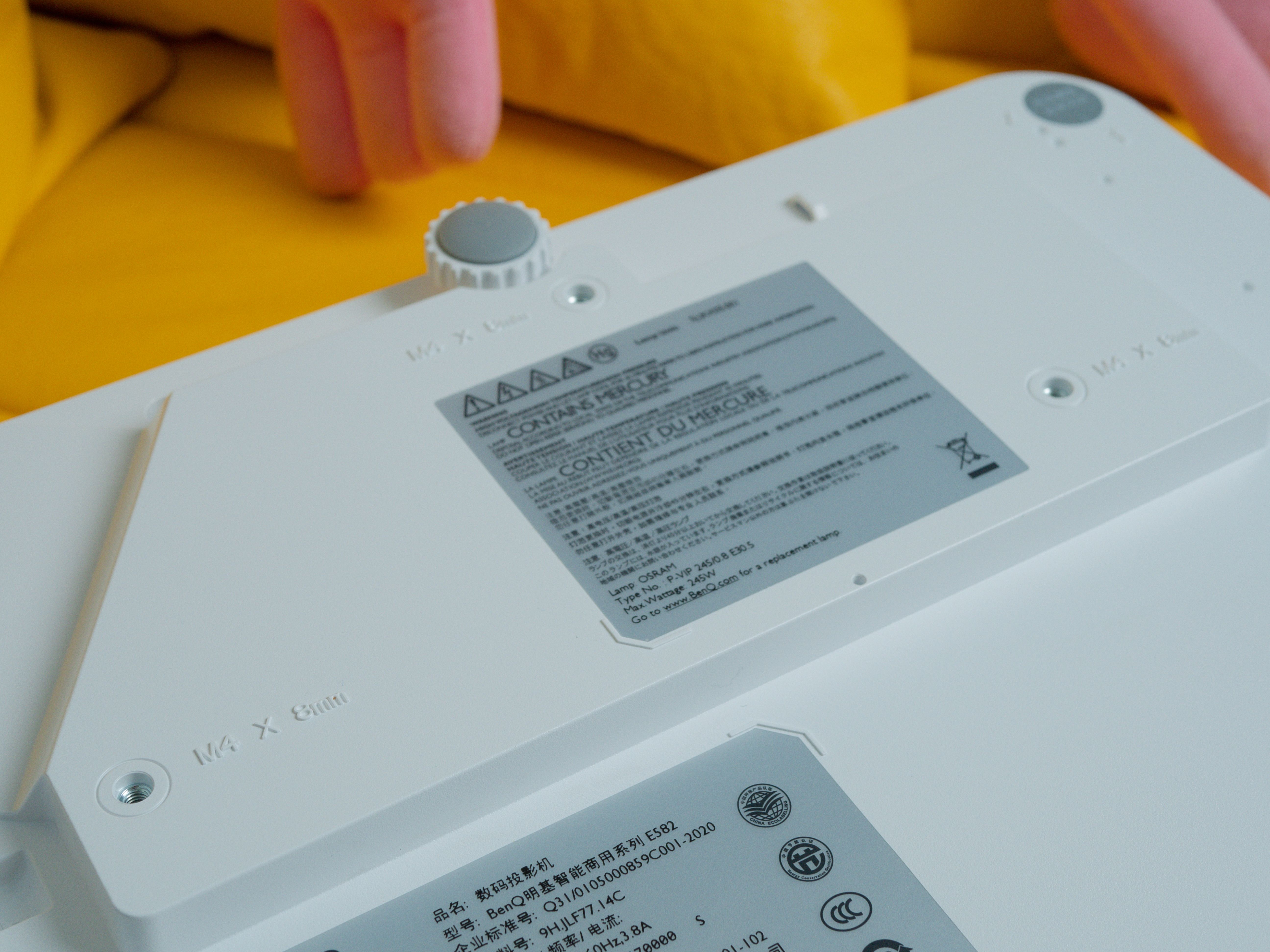 突破屏幕限制，享受沉浸体验：明基E582智能投影仪体验