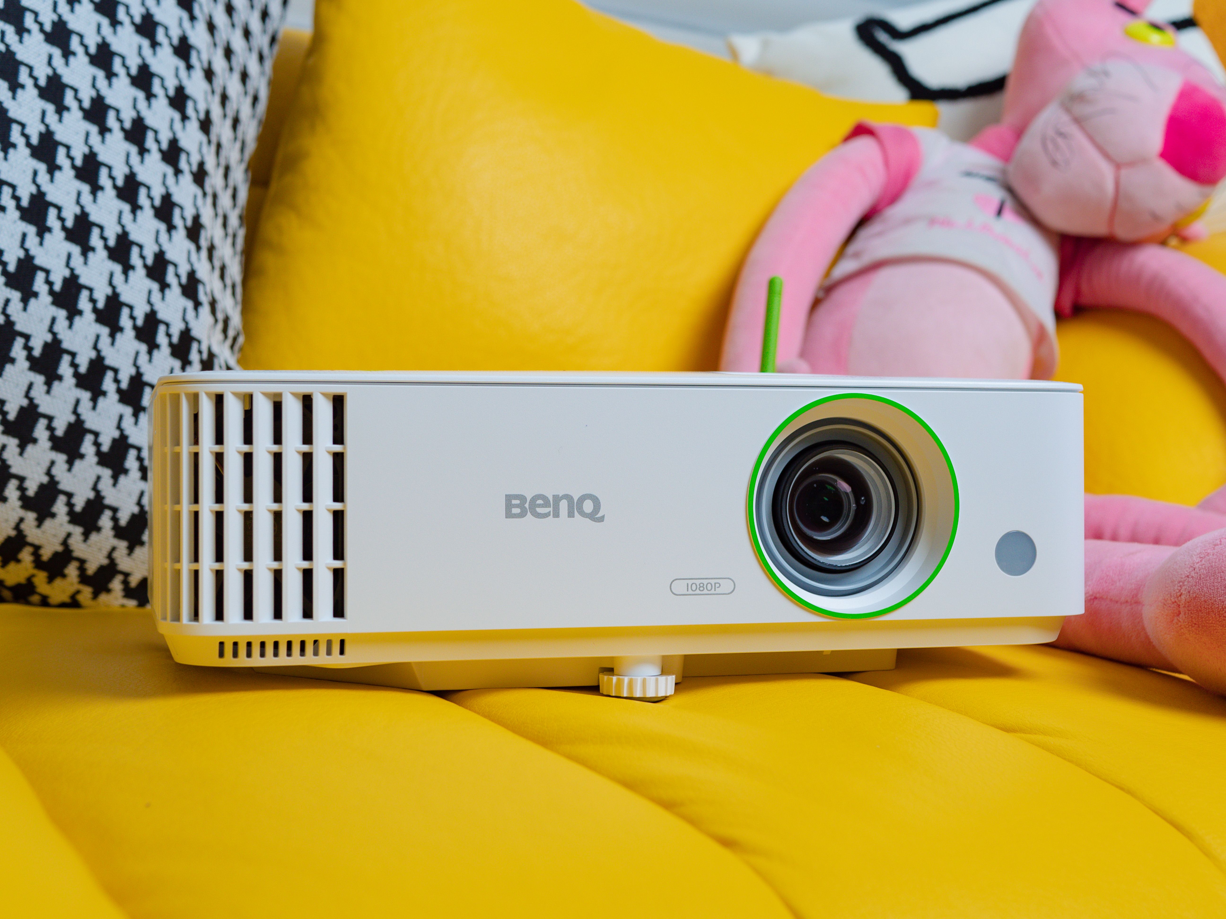 突破屏幕限制，享受沉浸体验：明基E582智能投影仪体验