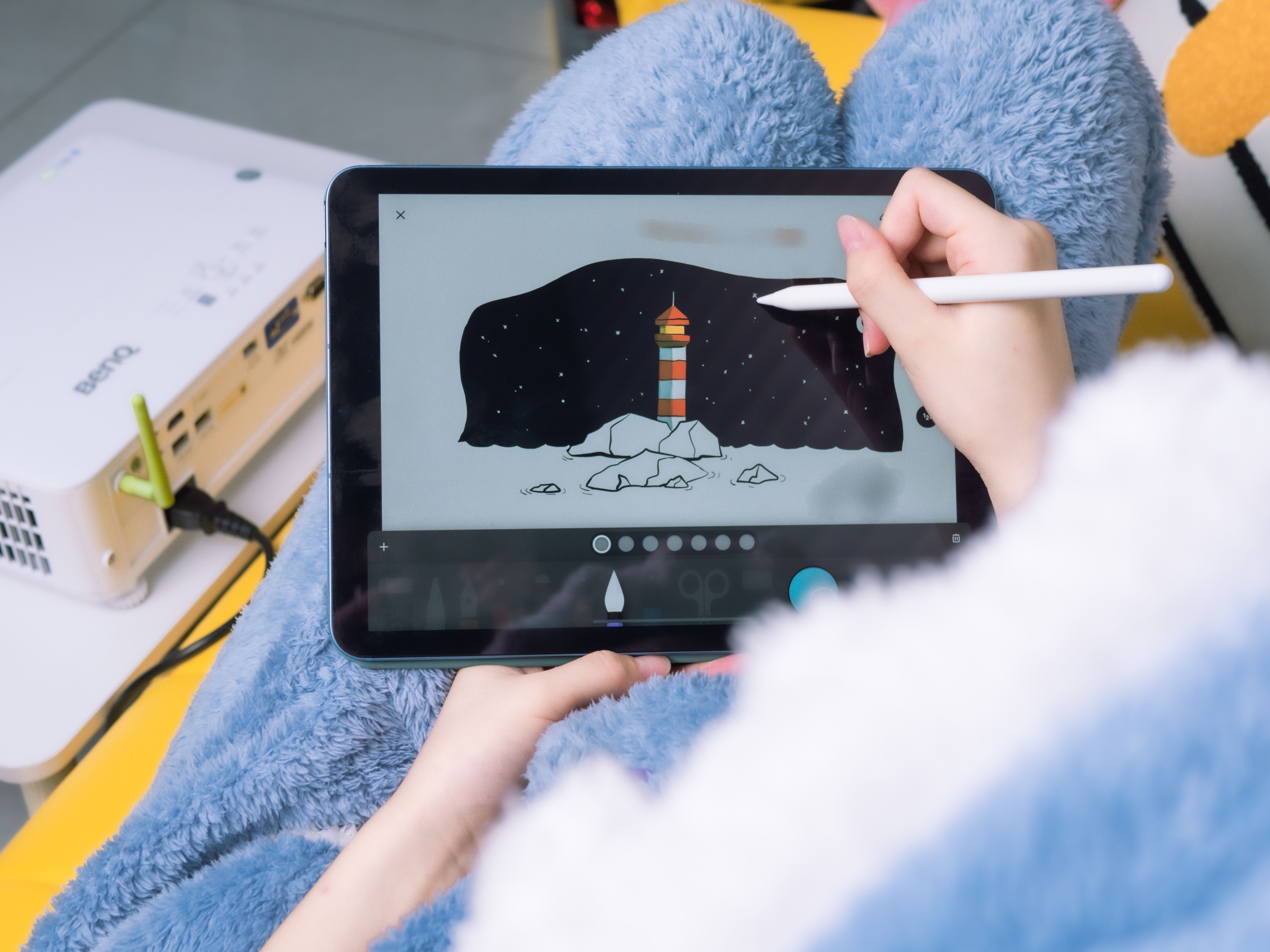 突破屏幕限制，享受沉浸体验：明基E582智能投影仪体验