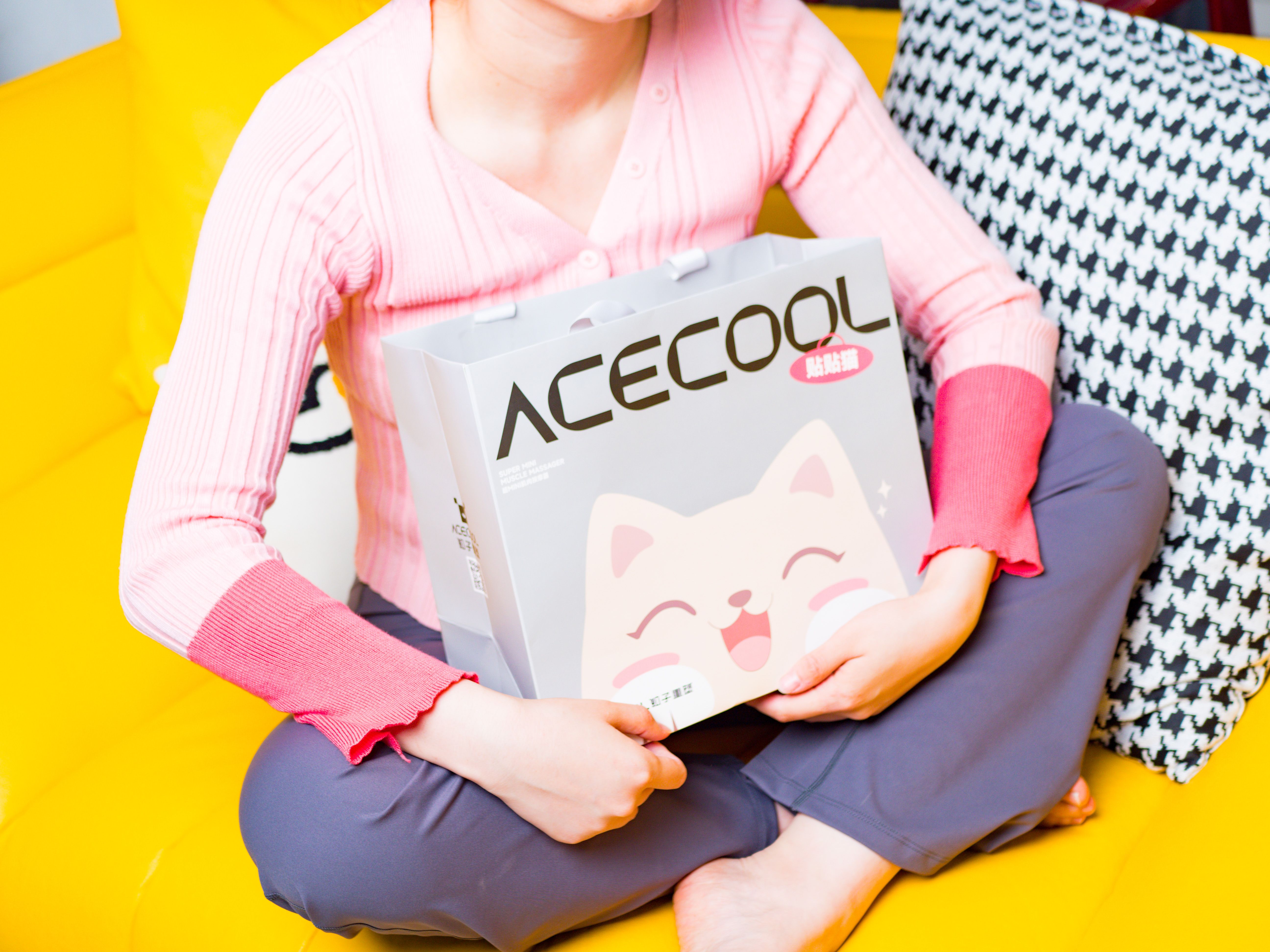 不爱口红不爱包，只爱这只贴贴猫！