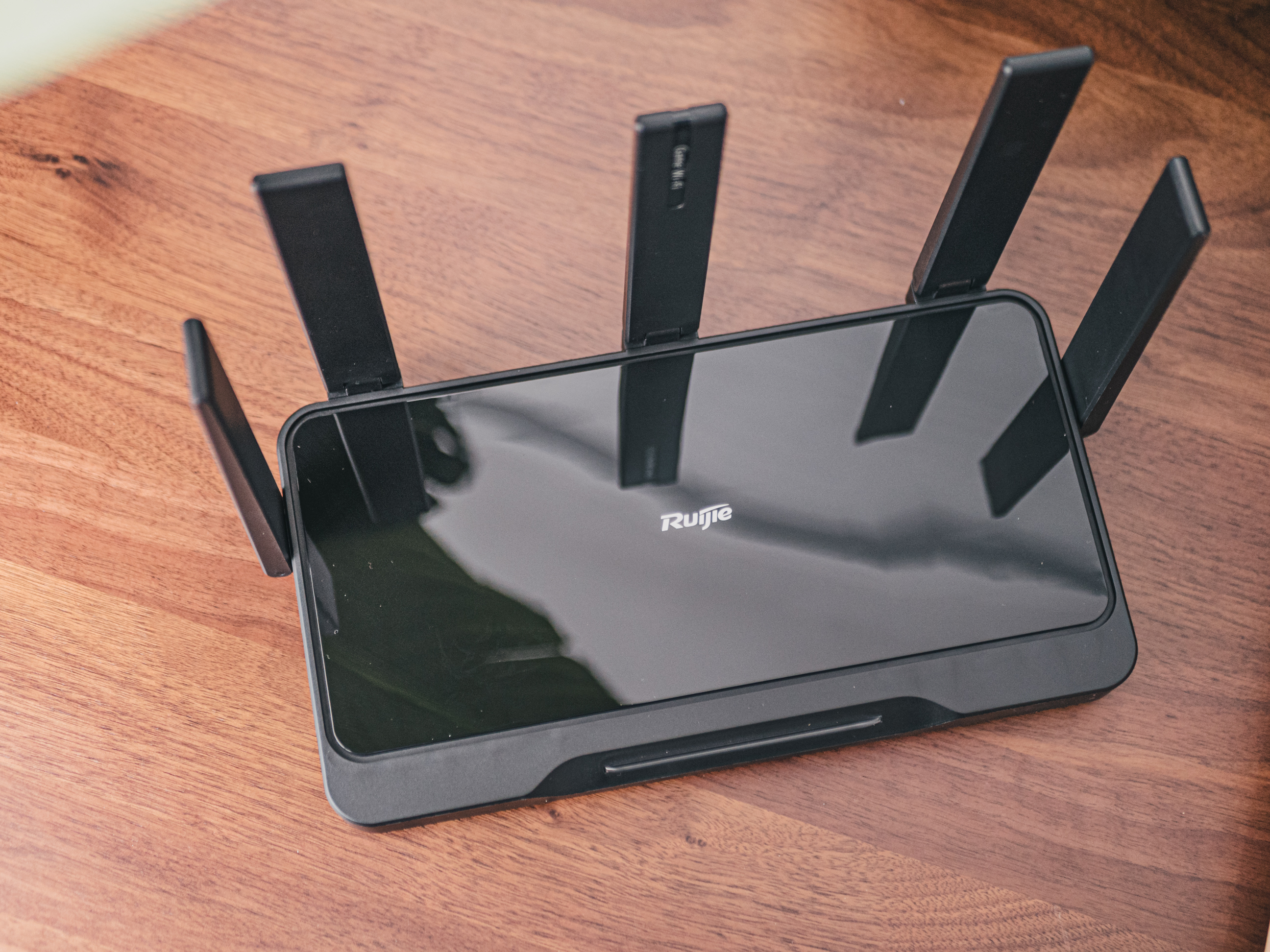 黑豹之名，极速出击，原来路由器不是越大越贵才越好！