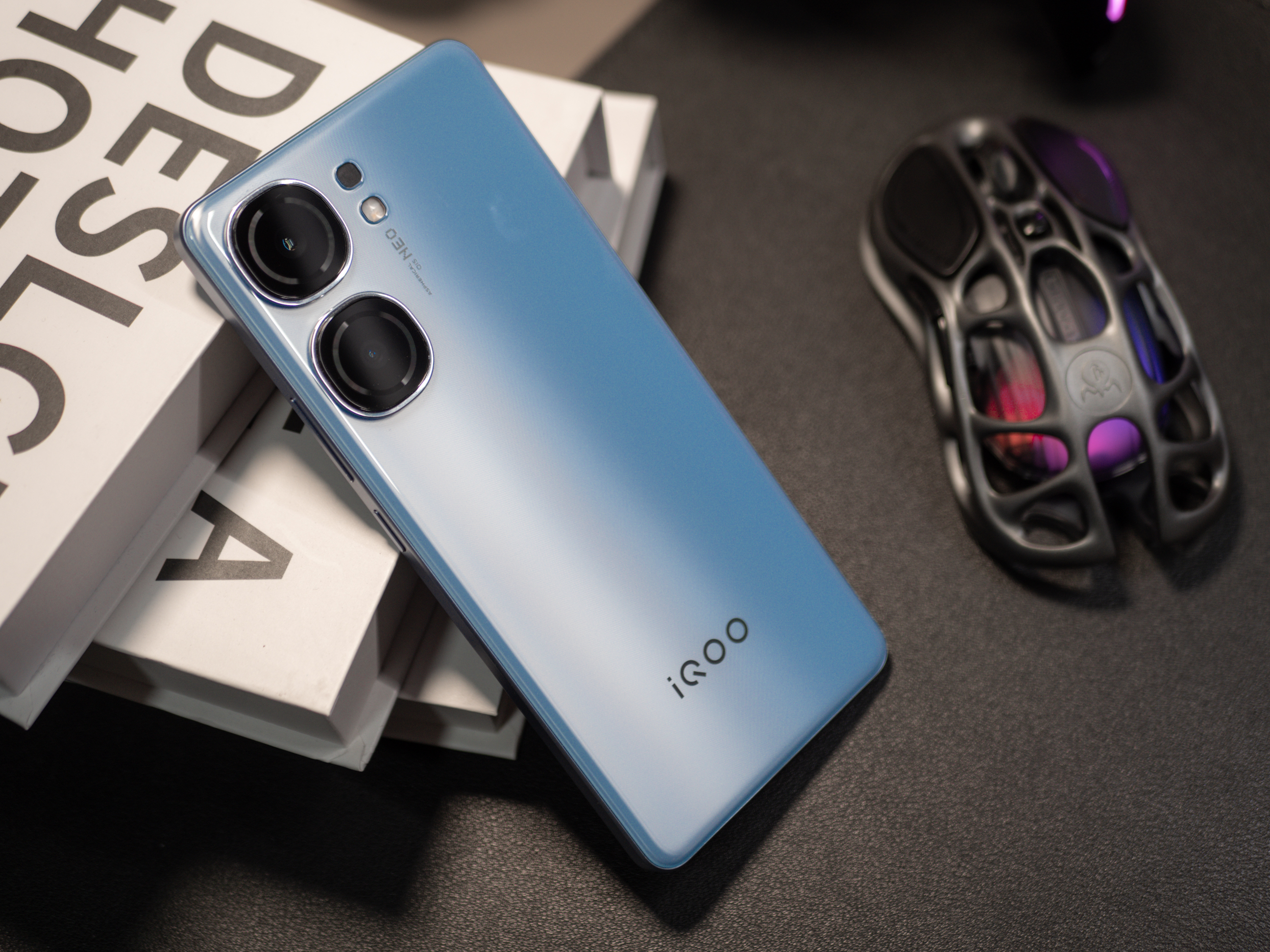 设计换新、影像加强，iQOO中端机正式开卷！