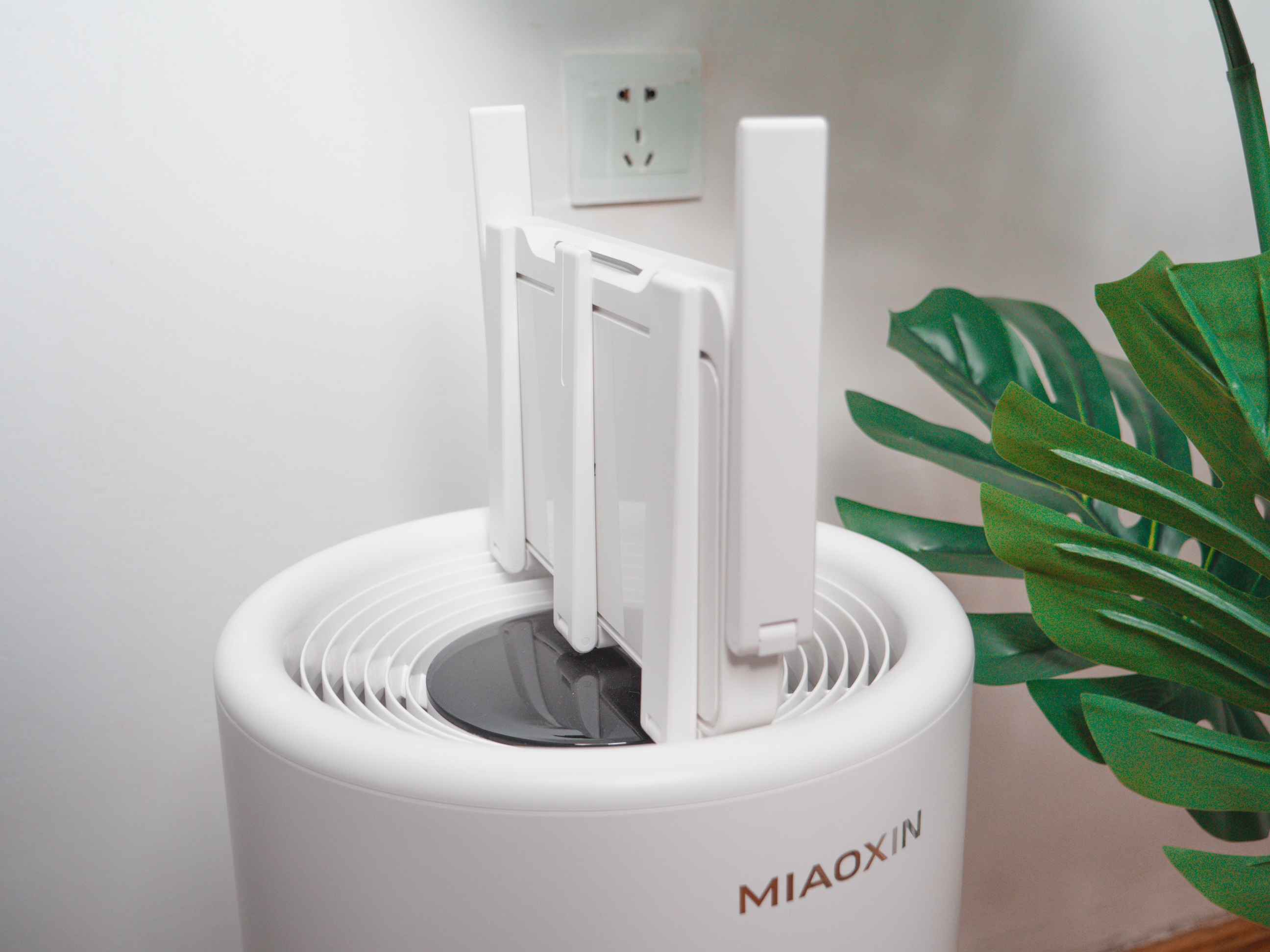 鱼和熊掌偏要兼得！百元级的电竞路由器居然也能这么好看、这么强！