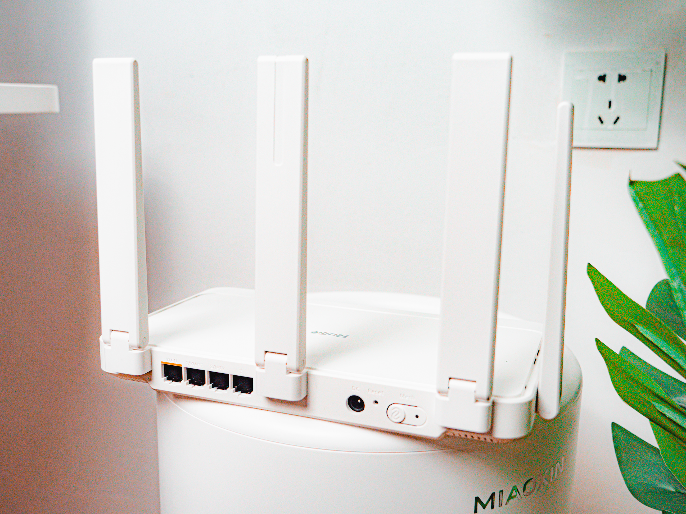 鱼和熊掌偏要兼得！百元级的电竞路由器居然也能这么好看、这么强！