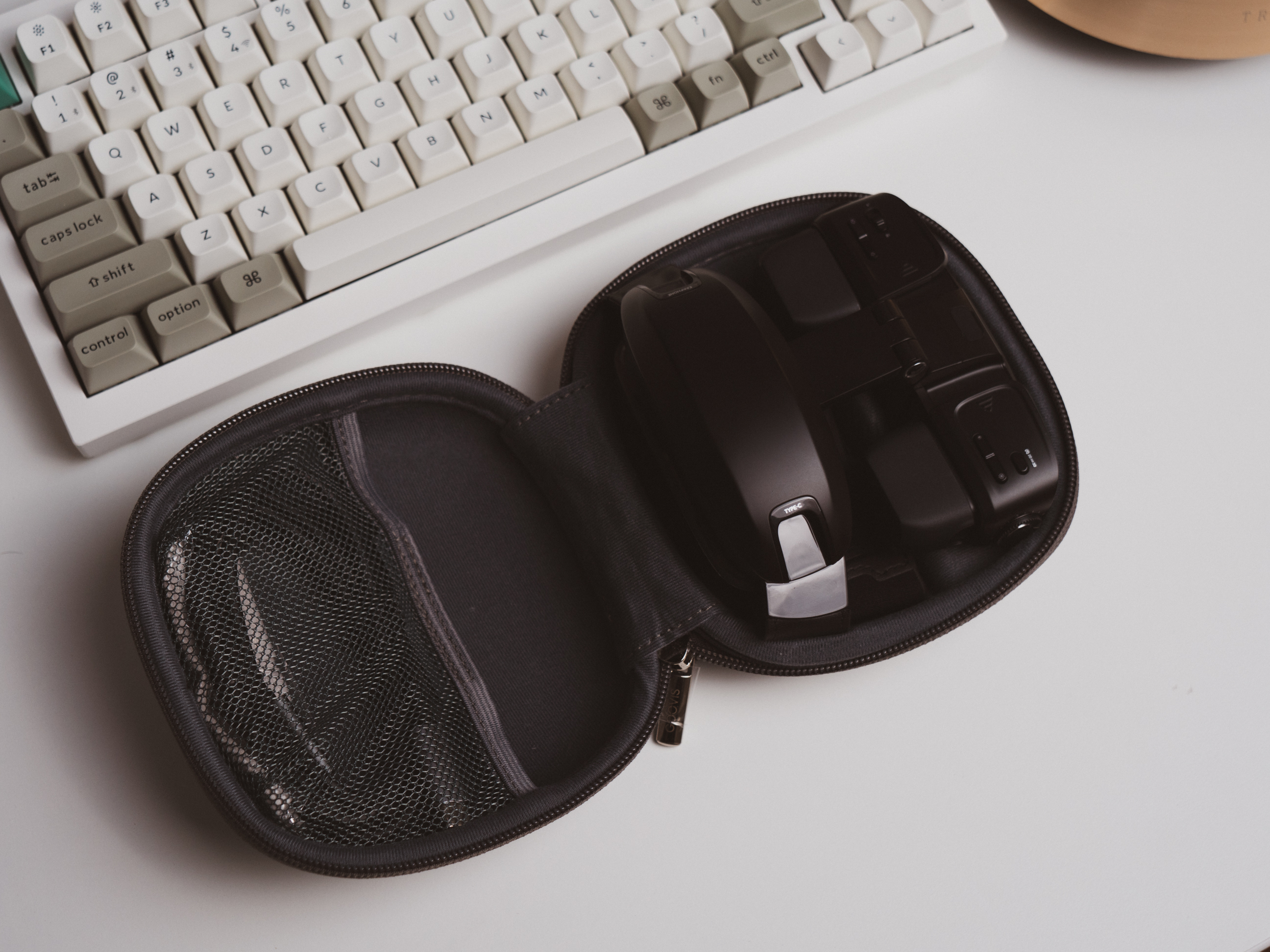 沉浸巨幕打破现实界限，可以戴一整天的XR眼镜！