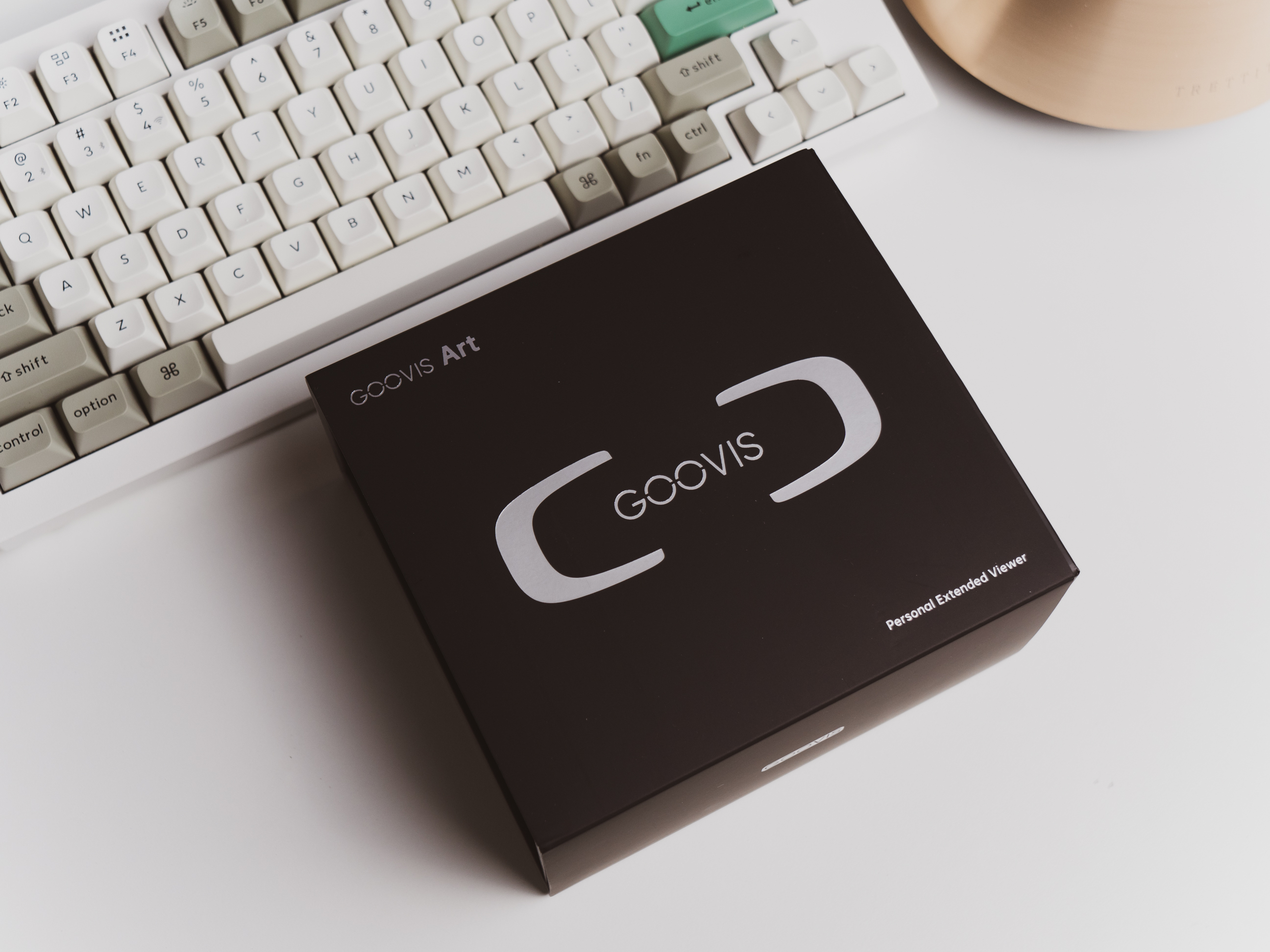 沉浸巨幕打破现实界限，可以戴一整天的XR眼镜！