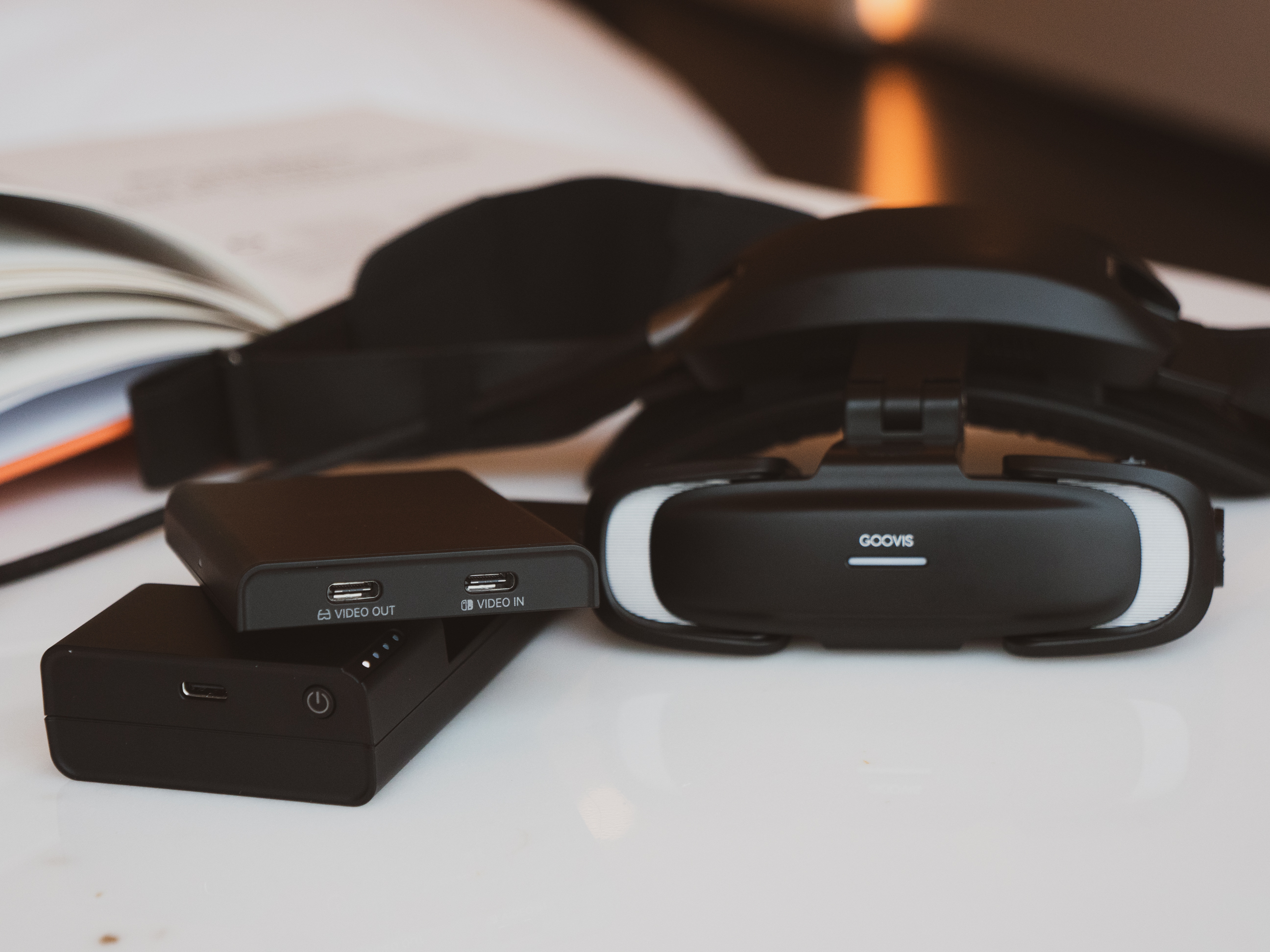 沉浸巨幕打破现实界限，可以戴一整天的XR眼镜！