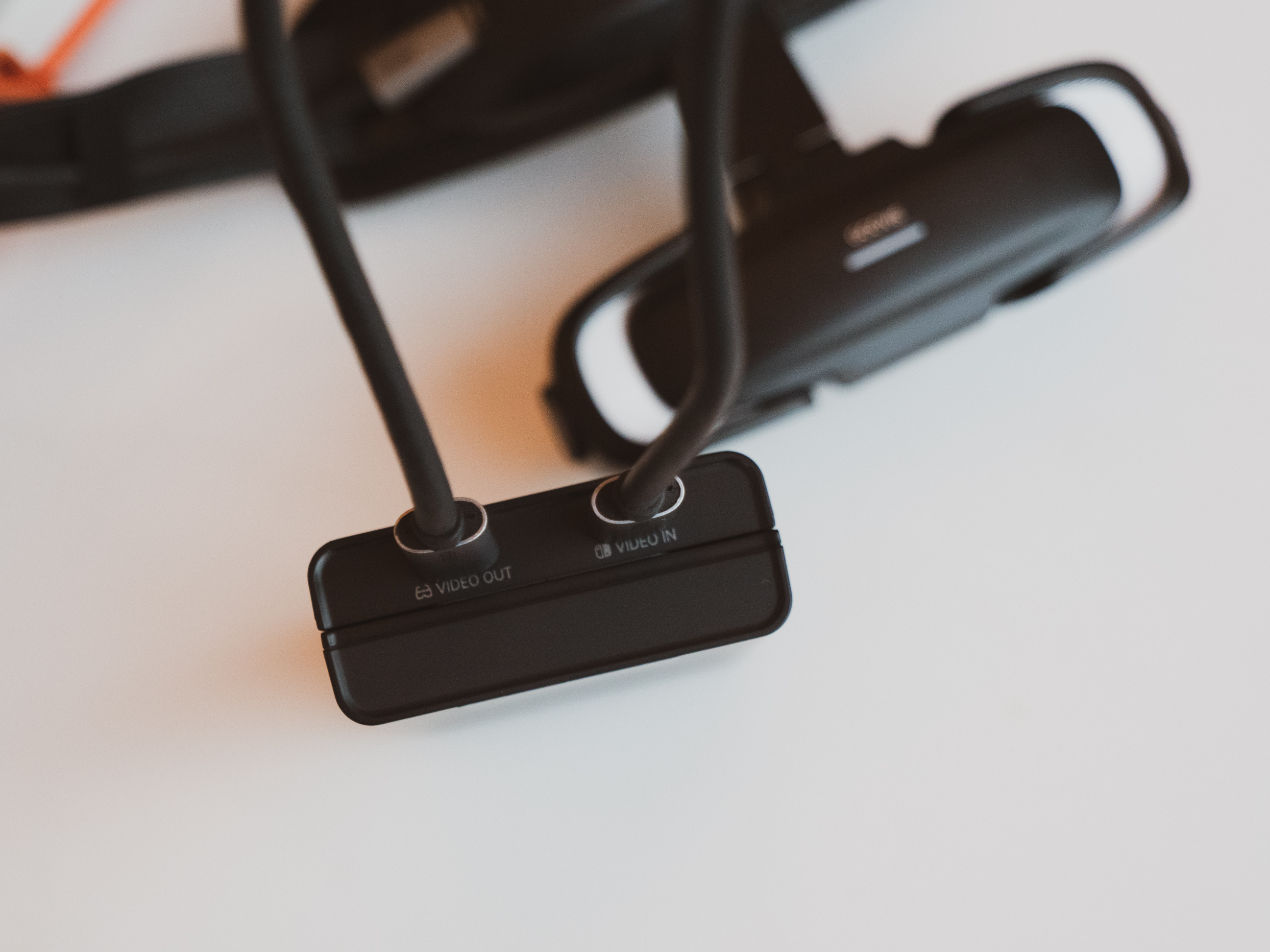 沉浸巨幕打破现实界限，可以戴一整天的XR眼镜！