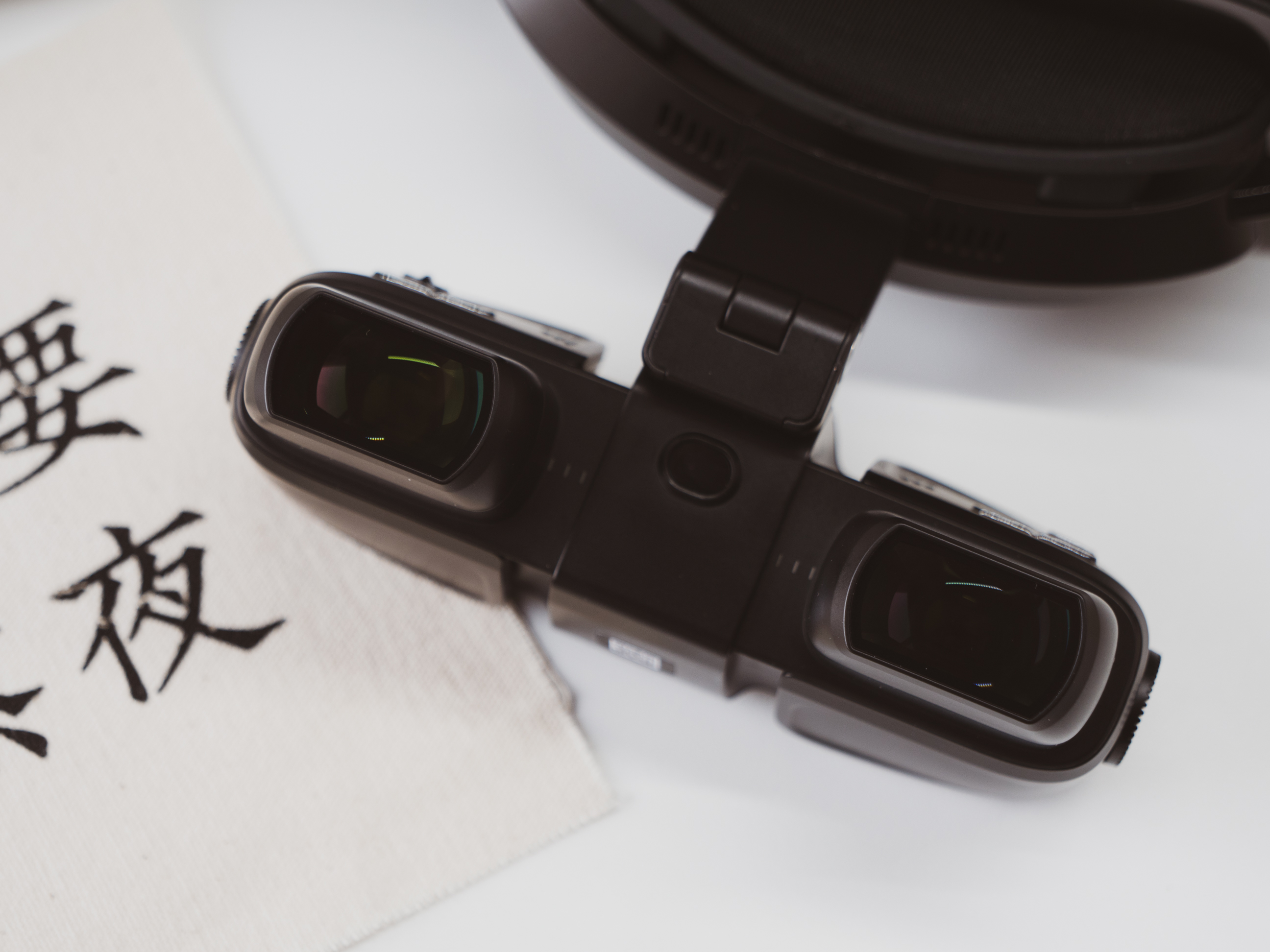 沉浸巨幕打破现实界限，可以戴一整天的XR眼镜！