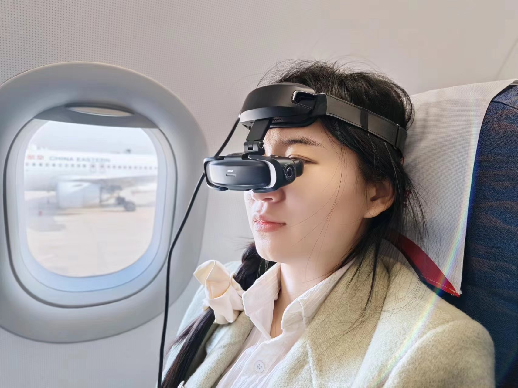 沉浸巨幕打破现实界限，可以戴一整天的XR眼镜！