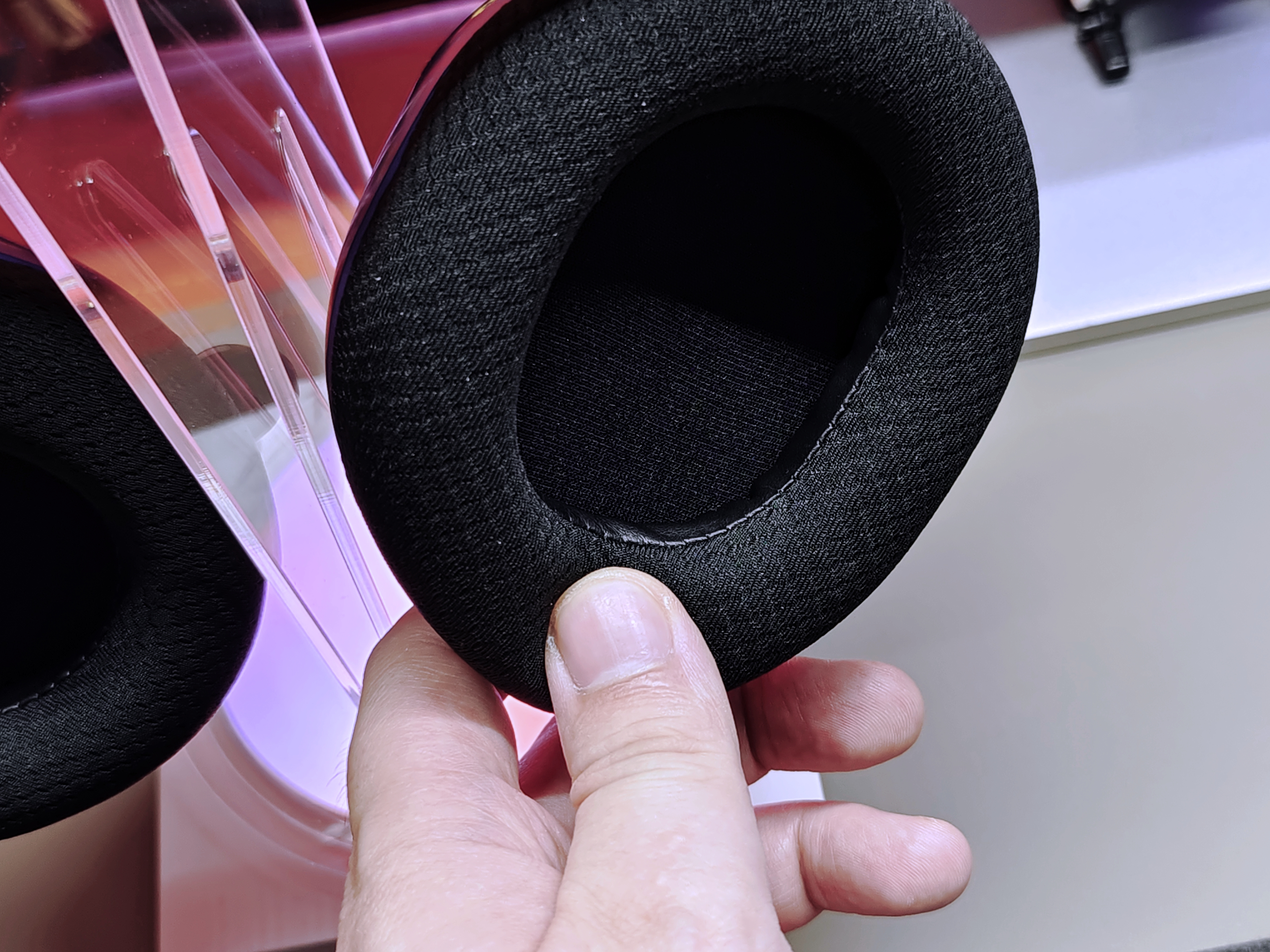 暗黑风,绝绝紫,这款耳机带我进入沉浸式电竞体验!